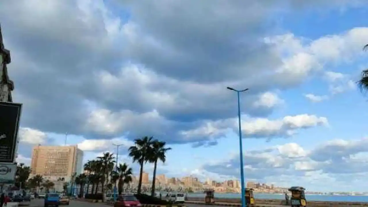 أمطار ورياح باردة.. تقلبات جوية مفاجئة تضرب القاهرة و10 محافظات خلال ساعات